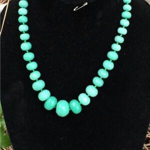 Green Graduated Beaded Necklace with Polished Finish